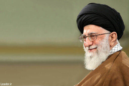 تصویری از نخستین تیتر یک سایت رهبر انقلاب در قرن جدید؛ « به سوی ایران قوی و عزیز»