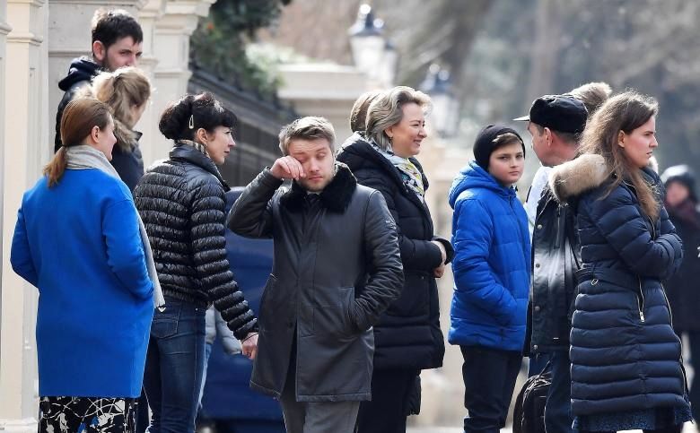 خداحافظی دیپلمات‌های اخراج شده روسیه با خاک لندن /تصاویر