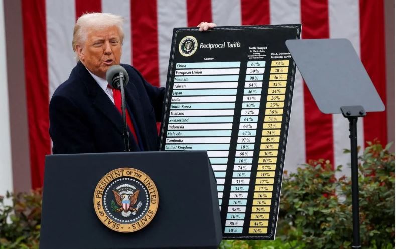 ترامپ و انحراف از منطق بازار آزاد در مقام یک نومرکانتلیست | تعرفه‌های گمرکی چیزی جز مالیات بر مصرف‌کننده داخلی نیست