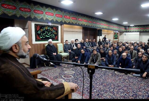 مراسم عزاداری امام حسین با حضور روحانی و وزرا