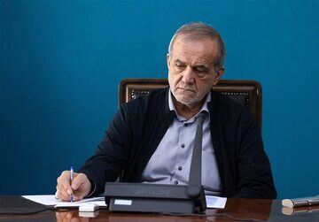 روزنامه اطلاعات: دولت پزشکیان با رقبای بی‌انصافی در داخل کشور روبه روست که حاضر نیستند مسئولیت بپذیرند/ حتی یک بار هم نقدی از این حضرات، علیه کاسبان تحریم نشنیده‌ایم!