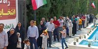 لباس متفاوت یک شهروند پای صندوق رأی+عکس