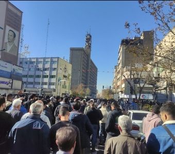 تفاوت اعتراضات 1401 و 1404 از نگاه یک جامعه‌شناس | مطالبه مردم نان و بقا است 
| تنها راه گفتگوی واقعی و بنیادین است