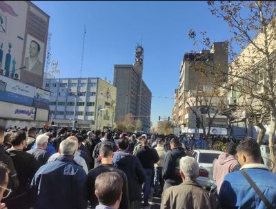 تفاوت اعتراضات 1401 و 1404 از نگاه یک جامعه‌شناس | مطالبه مردم نان و بقا است 
| تنها راه گفتگوی واقعی و بنیادین است