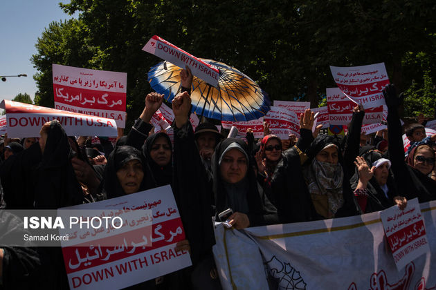 تظاهرات نمازگزاران در حمایت از تصمیم برجامی ایران