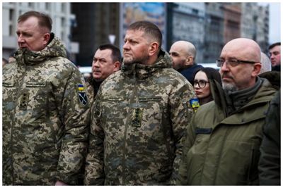 پشت پرده شکاف میان رئیس جمهوری اوکراین و فرمانده ارشد ارتش/ زلنسکی به دنبال حذف رقیب است؟