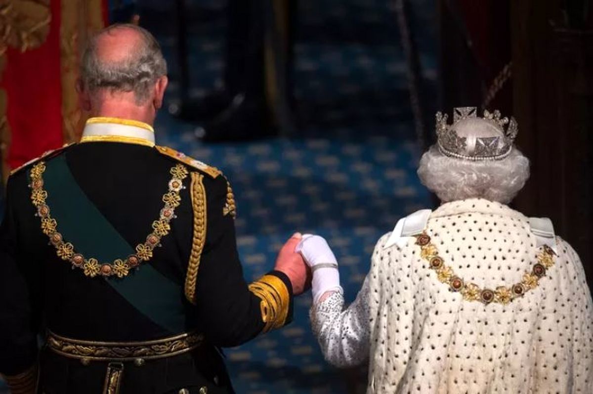پایان عصر الیزابت؛ از اعتراف تلخ ملکه تا بازی تاج و تخت شاه چارلز