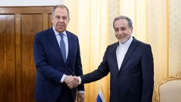 رایزنی لاوروف و عراقچی درباره تحولات منطقه و روابط تهران–مسکو