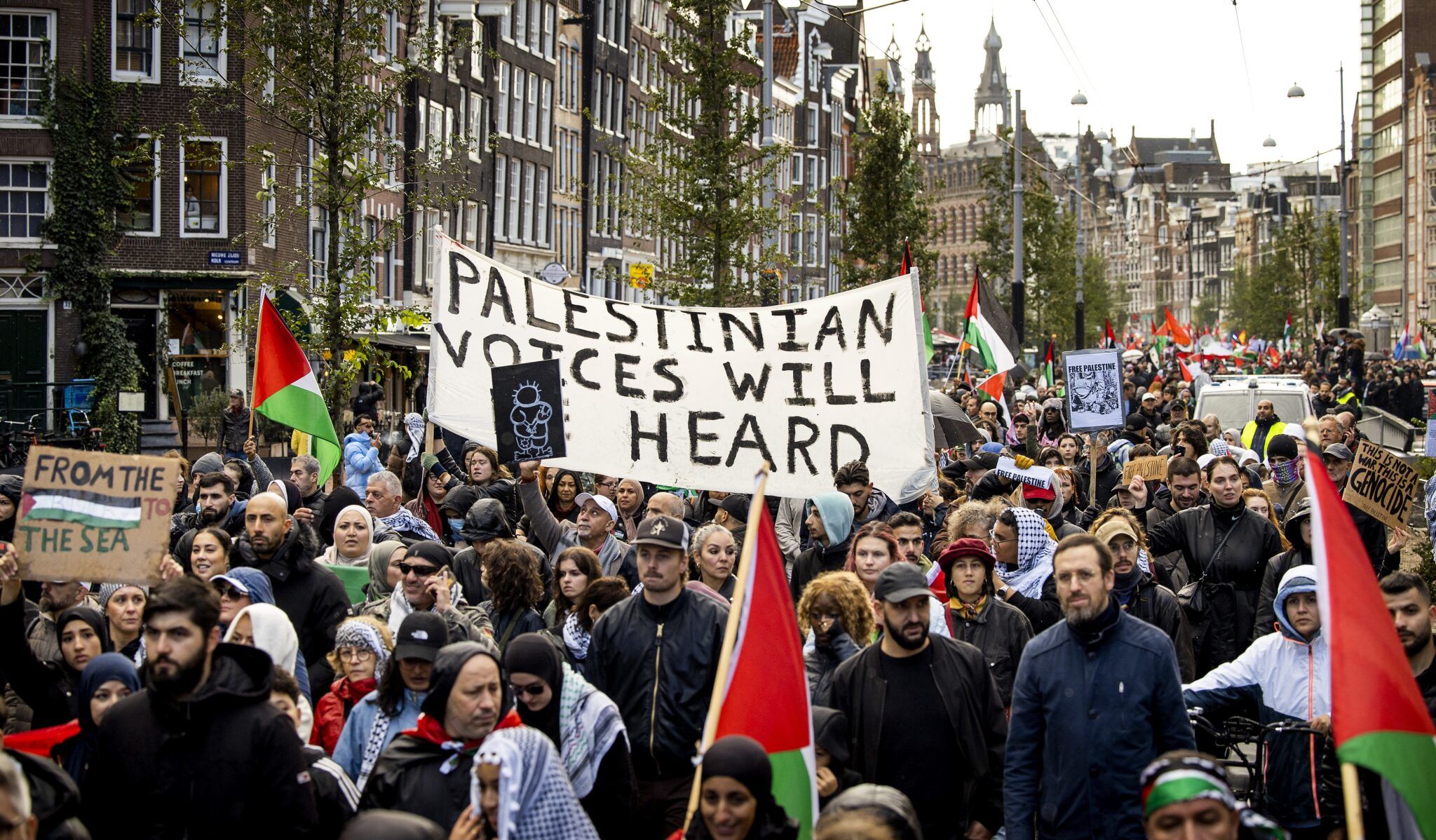 حمایت هلندی‌ها از غزه / تجمع اعتراضی روبروی شرکت حامی اسرائیل در گرونینگن