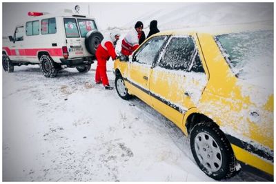 کولاک برف شدید در این مناطق/ جاده‌ها مسدودشدند + فیلم