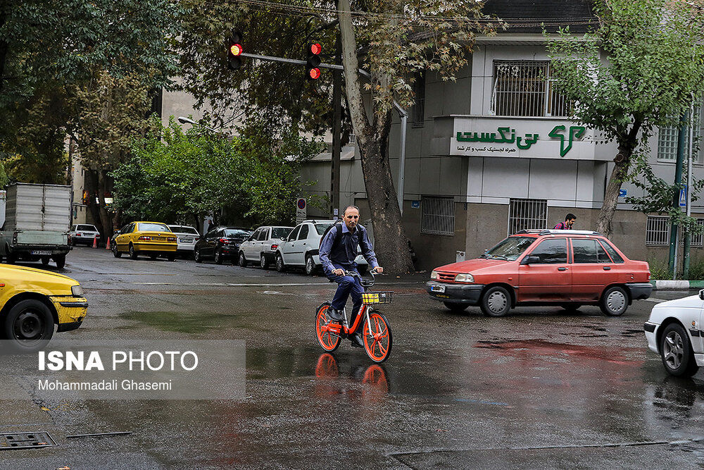 رگبار شدید باران در شمال شرق تهران+ فیلم
