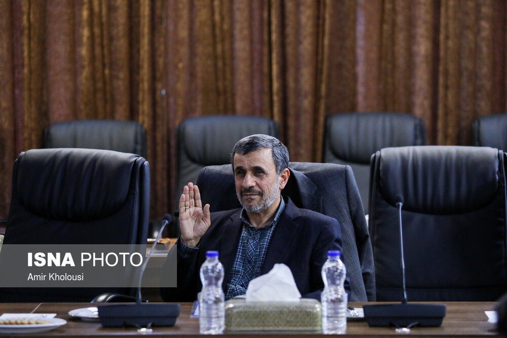  لباس غافلگیر کننده احمدی نژاد ! +عکس 