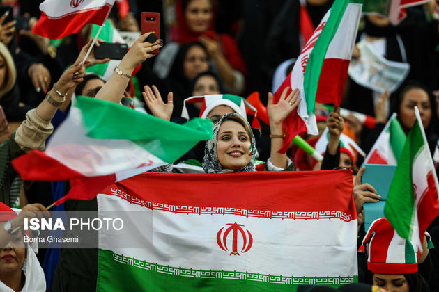 منتخب تصاویر نخستین حضور قانونی زنان ایرانی در ورزشگاه آزادی