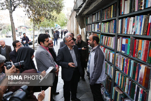 کتابگردی احمد مسجد جامعی