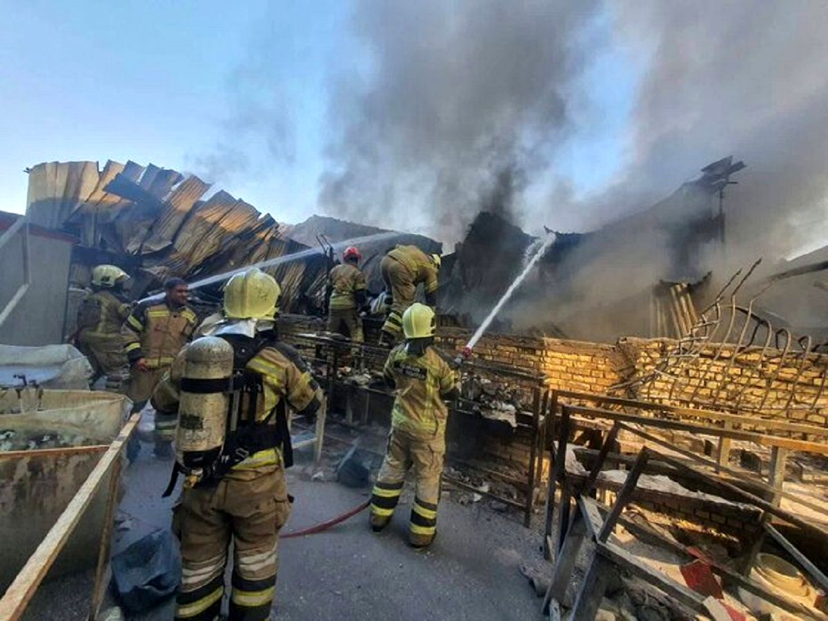 آتش‌سوزی در شهرک صنعتی شمس‌آباد تهران+ عکس