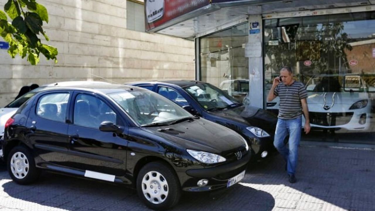 دلالان خودروی صفر نقره‌داغ می‌شوند/ پیشنهاد وزارت اقتصاد برای اخذ مالیات از خریداران جدید خودرو