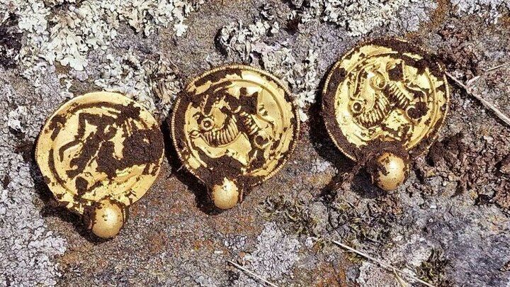 کشف سکه‌های مسی ۲۰۰۰ساله در تپه مردگان