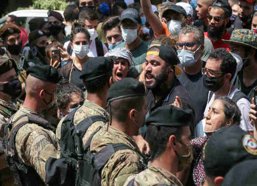 خشم لبنانی ها از انفجار بیروت/ درگیری شدید تظاهرکنندگان و نیروهای امنیتی در اولین اعتراض ضددولتی