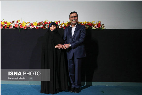 ایوبی در کنار همسرش
