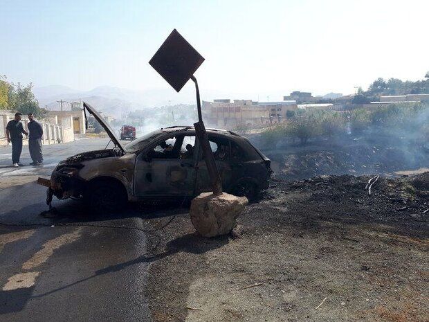 آتش سوزی در بلوار ضیاالدینی سنندج / خودروی کوییک زغال شد