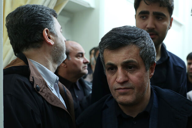 وداع مسئولان با پیکر آیت الله هاشمی در حسینیه جماران