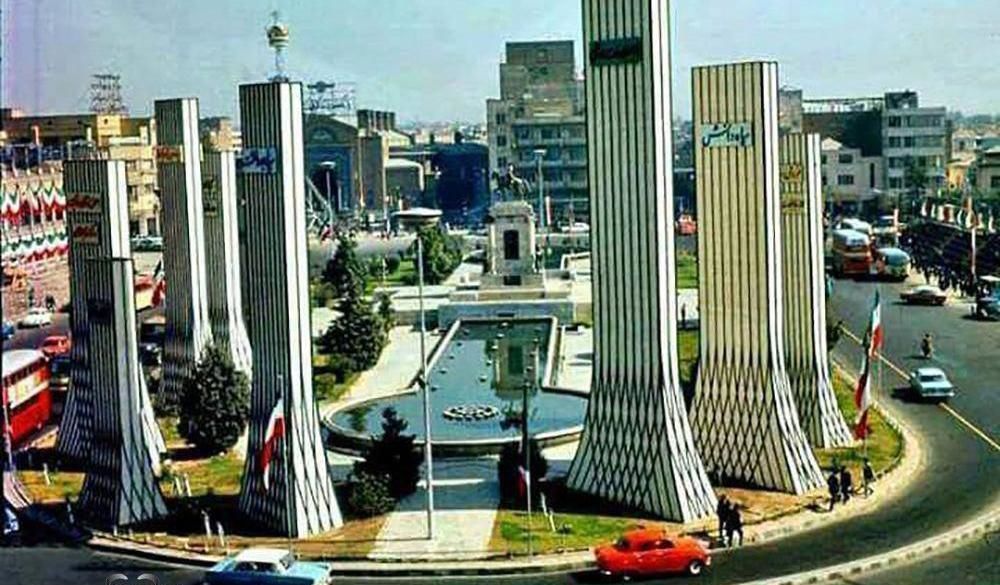 دو تصویر زیرخاکی از میدان توپخانه 