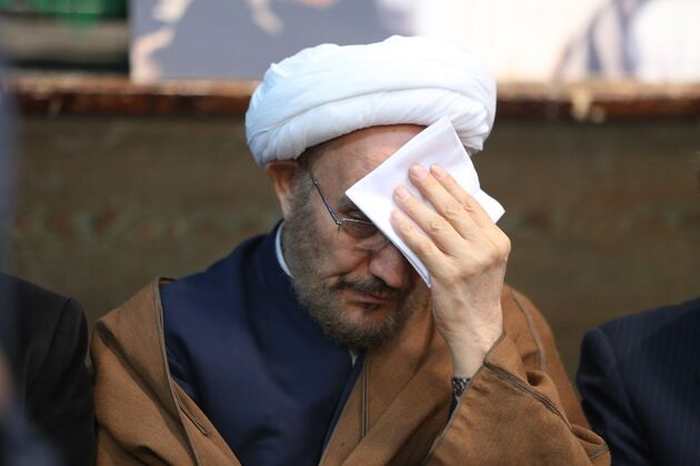 وداع مسئولان با پیکر آیت الله هاشمی در حسینیه جماران