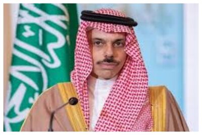 وزیر خارجه عربستان در مسجد اموی پیش‌نماز شد+ فیلم