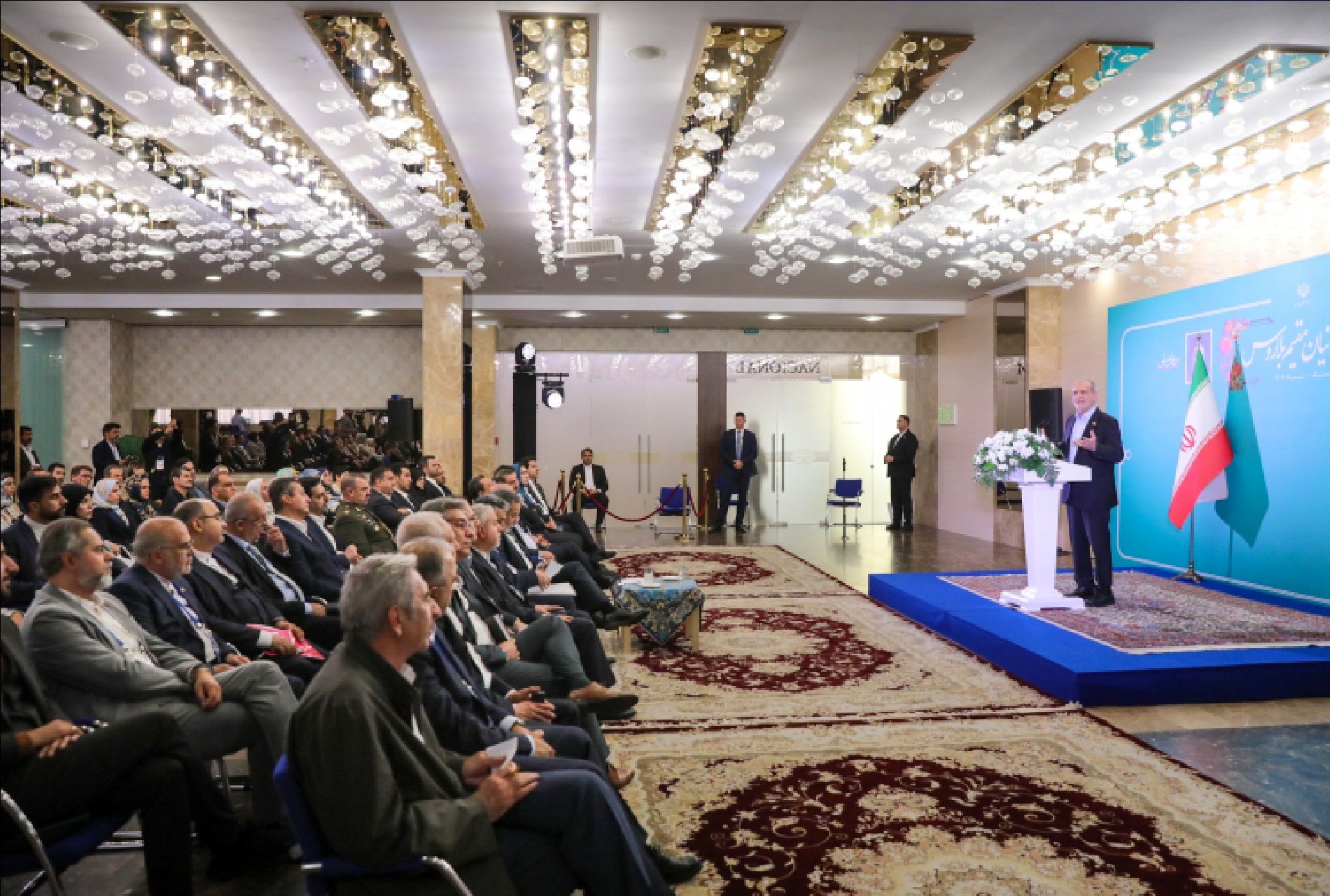 پزشکیان: از روز نخست اعلام کردیم به دنبال سلاح نیستیم | اگر موشک‌ها را نداشتیم همانند مردم غزه هر روز بمباران می‌شدیم