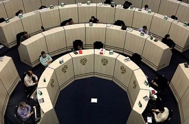 بورس در لیست اولویت‌های بودجه‌ای دولت؟ | الیاس کردی: رشد فروش شرکت‌های بورسی ریالی بوده نه دلاری