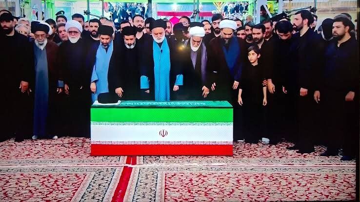 آیت الله سید مصطفی خامنه‌ای کیست/ پسری که بر پیکر پدر شهید نماز خواند