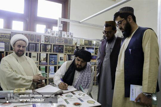 تصاویر پربازدید از حضور طالبان در نمایشگاه کتاب تهران