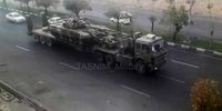 تصاویری از اعزام تجهیزات زرهی سپاه به مرزهای شمال‌غرب