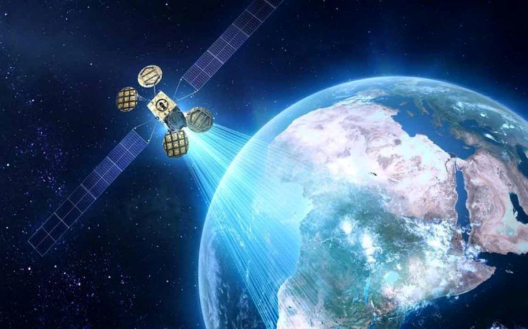  تایید ساخت ماهواره اینترنتی فیسبوک
