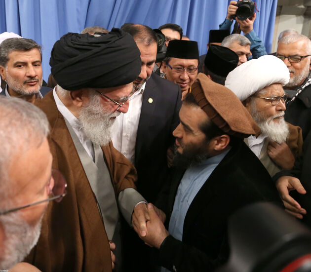 تصاویر دیدار مسئولان نظام، مهمانان کنفرانس وحدت و سفرای کشورهای اسلامی با رهبری