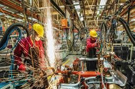 فرار تحصیلکرده‌ها از بخش صنعت ایران | راهکار جذب افراد تحصیلکرده از نگاه فعالان صنعتی