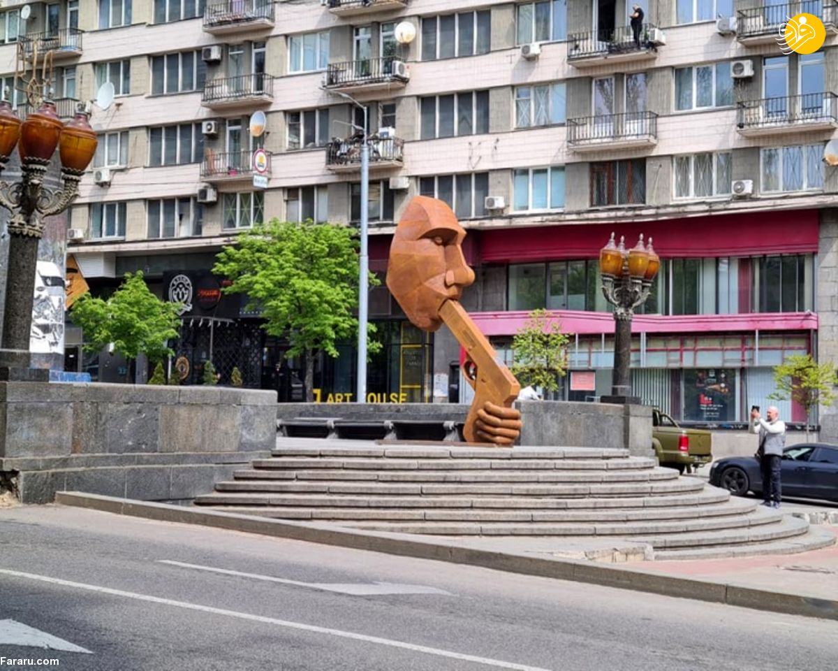 مجسمه عجیب پوتین در کی‌یف+ عکس
