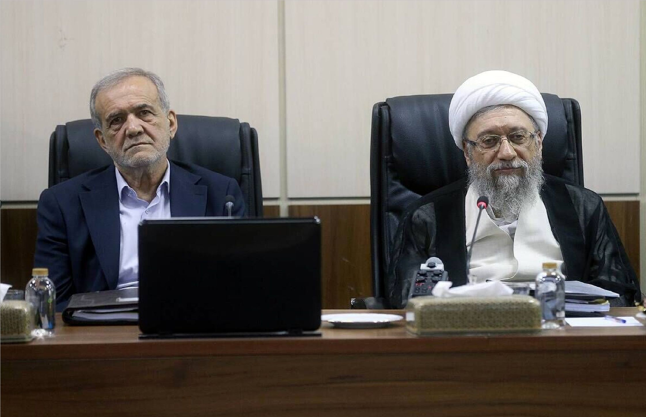  درخواست آیت الله آملی لاریجانی از پزشکیان درباره ترامپ 