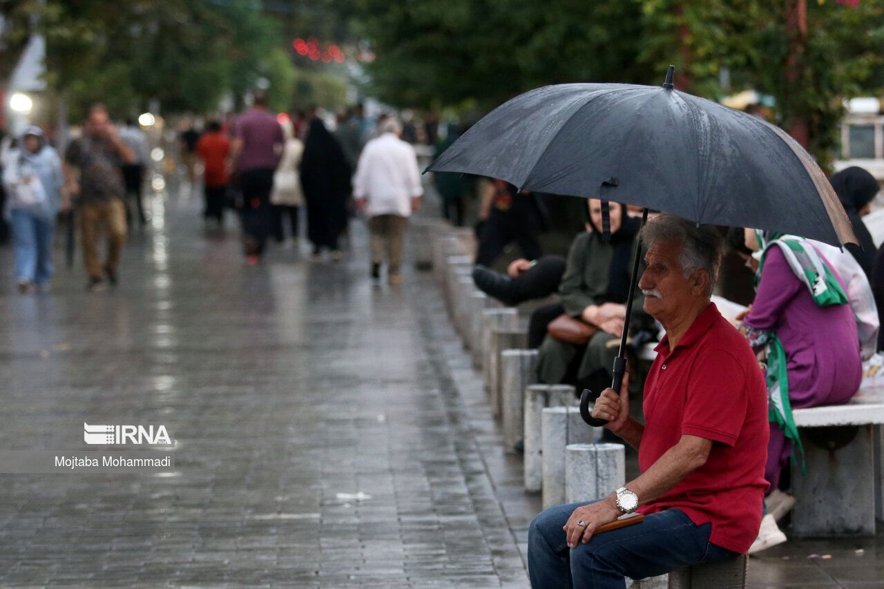 وقوع رگبار در 9 استان کشور / بیشترین دمای امروز تهران اعلام شد