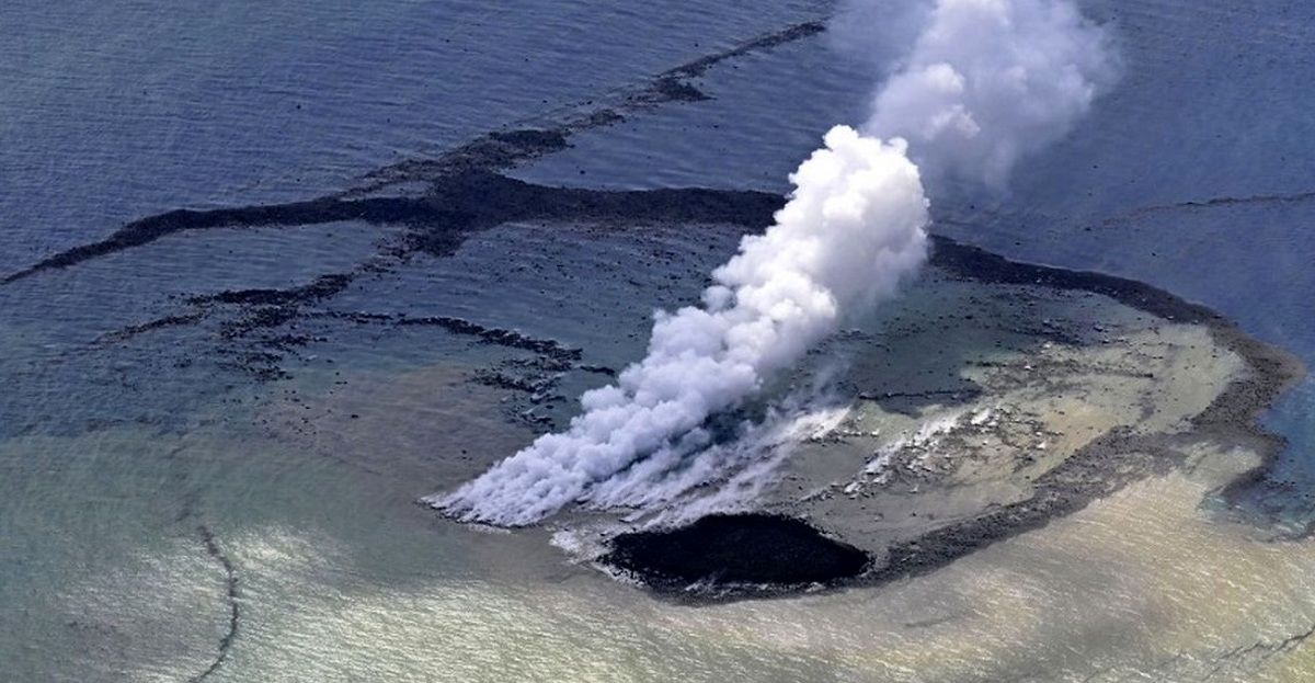 تصاویری ناب از تولد یک جزیره جدید در اقیانوس آرام+فیلم