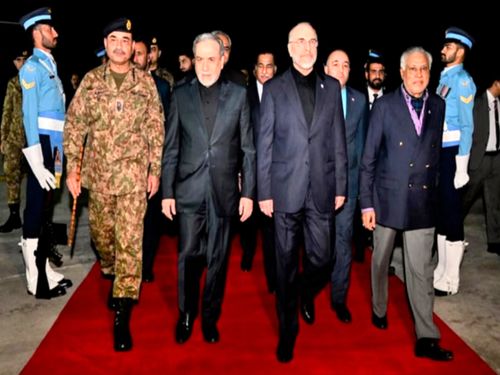 مذاکره کننده سابق آمریکا: ایران در مقایسه با آمریکا کارت‌های بیشتری در اختیار دارد/ آنها هنوز اورانیوم غنی‌شده با غلظت بالا را دارند/ ایران ترجیح می‌دهد ریسک بازگشت به حملات نظامی آمریکا و اسرائیل را بپذیرد تا اینکه دست خالی از مذاکرات خارج شود