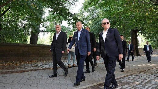 اردوغان در حال پیاده روی در پارک مرکزی نیویورک+عکس