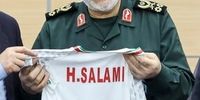 ماجرای هدیه  فوتبالیست‌های تیم ملی به شهید سردار سلامی از زبان دخترش/ پدرم با لباس تیم ملی، بازی فوتبال را می دید/  ذکر لب‌شان «یا فاطمه زهرا» و « خدایا کمکشان کن» بود