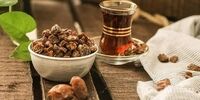 مضرات خوردن چای با توت و خرما
