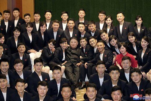 رهبر کره شمالی با چهره‌ای تازه و بدون ماسک+عکس