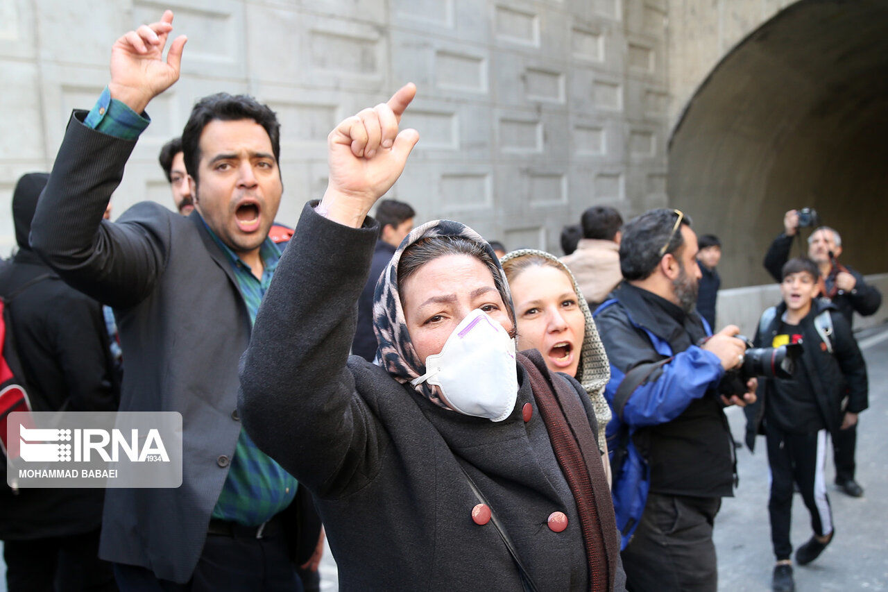 حاشیه‌های افتتاح پروژه زیرگذر استاد معین؛معترضان: ما اعتراض داریم