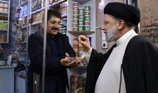 خوانشی متفاوت از ماجرای شکلات‌فروش در سفر سنندج رئیسی 