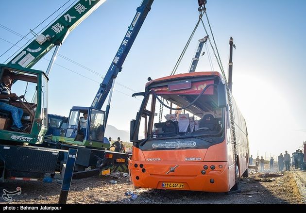 واژگونی اتوبوس دختران دانش‌آموز در استان فارس