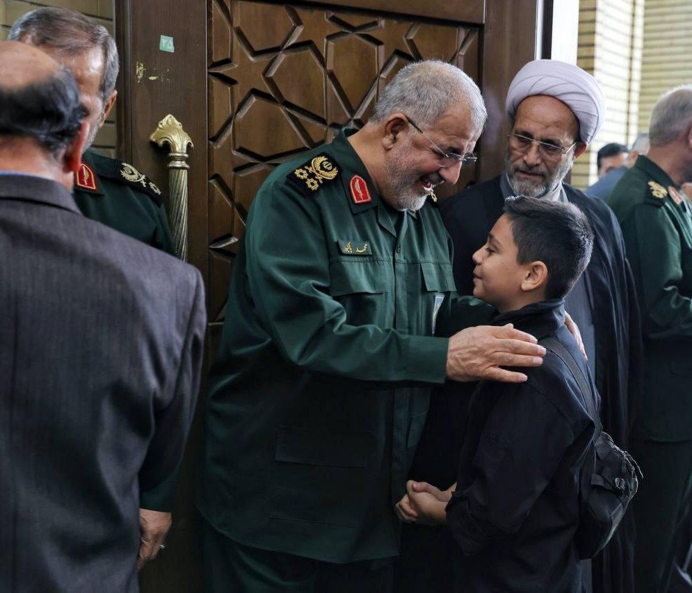 حضور فرمانده کل سپاه و فرمانده نیروی هوا فضا در مراسم چهاردهمین سالگرد شهادت پدر موشکی ایران + عکس