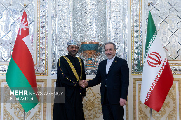 رایزنی تلفنی عراقچی با همتای عمانی